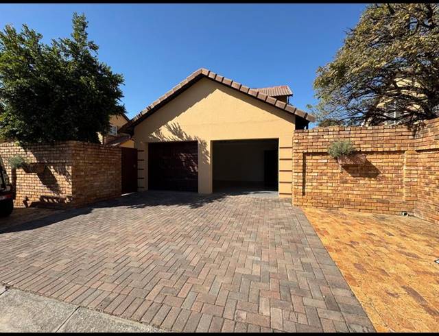 3 BEDROOM TOWNHOUSE FOR SALE IN GLEN MARAIS
